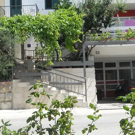 Nela *