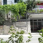 Nela *