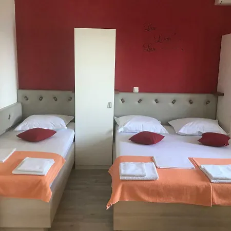 Nela * Jesenice (Split-Dalmatia)