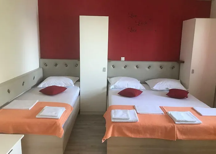 Nela * Jesenice (Split-Dalmatia)